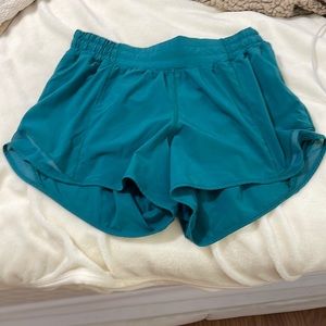 kelly green lululemon hotty hot shorts, size 8
